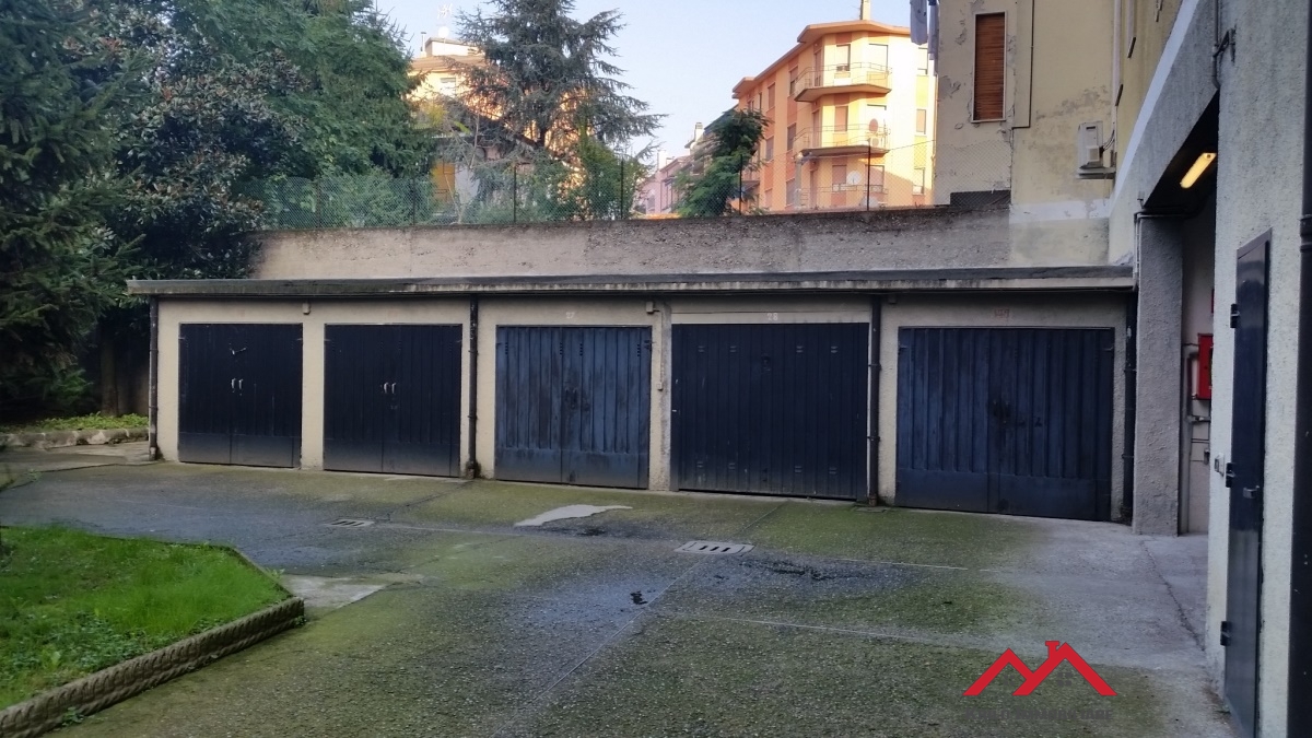 garage-box in Via Verdi a Melzo